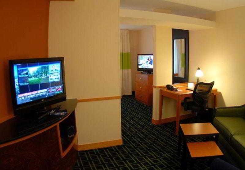 Fairfield Inn & Suites By Marriott Mobile Daphne/Eastern Shore Spanish Fort Rom bilde